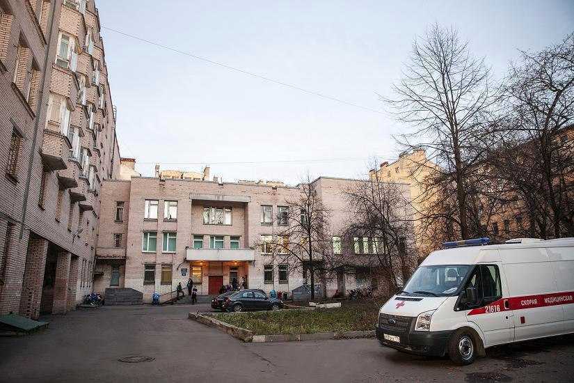 Здание больницы №44 на Мытнинской улице